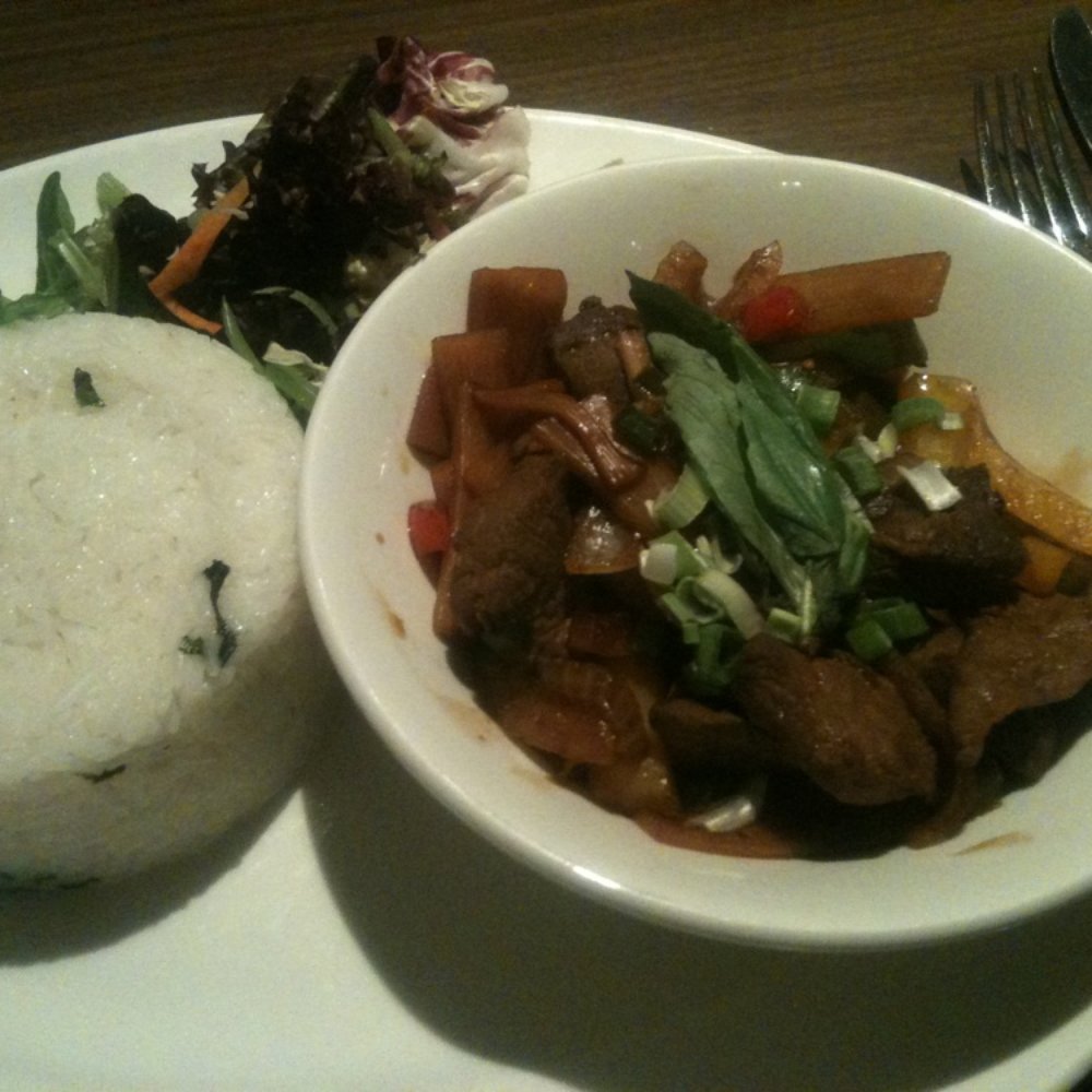 Holiday Inn Reading - Thai beef stir fry - Hotels Near Me - Wokingham, WOK