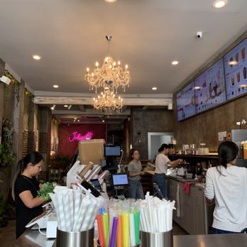 Julieats Dessert Cafe - Inside - Bubble Tea Near Me - Forest Hills, New York