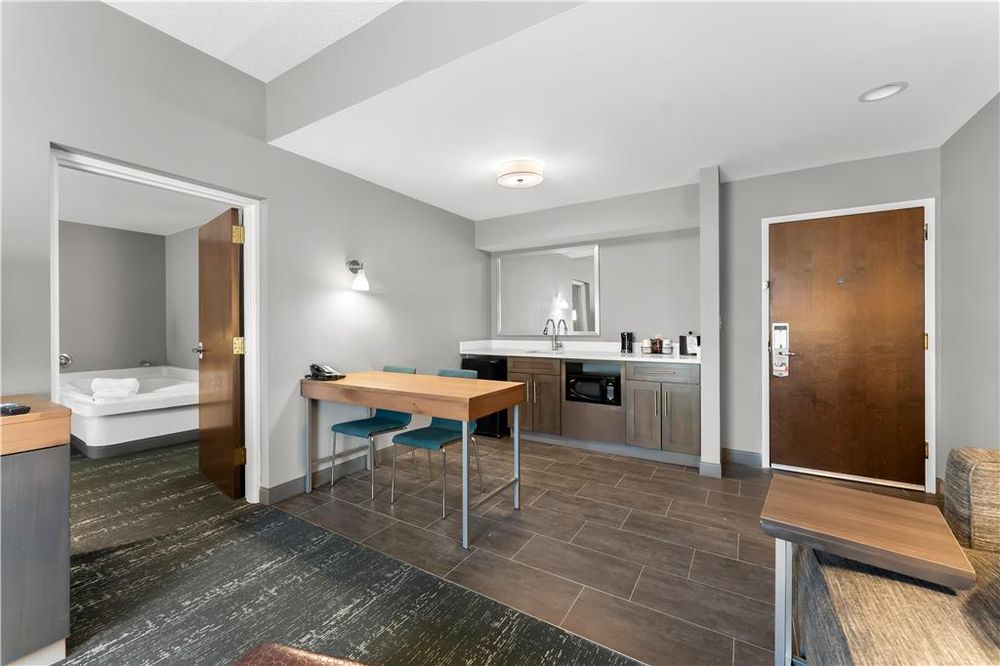 Hampton Inn & Suites Newtown