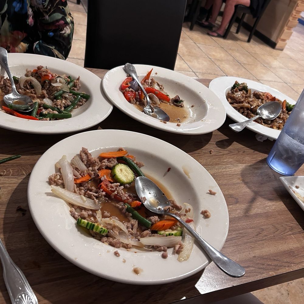 Well that what's left after 3 of us stuffed our gords.  1 serving is enough for a person nuts sharing your gonna need a doooogie bag.