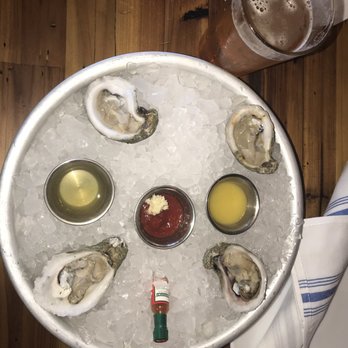 Blackwall Hitch - Happy hour oysters - New American Near Me - Baltimore, Maryland