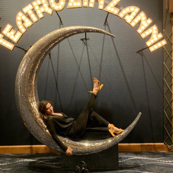 Teatro ZinZanni - A friend of mine at the entrance photo op - Dinner Theater Near Me - Chicago, Illinois Teatro ZinZanni - A friend of mine at the entrance photo op - Dinner Theater Near Me - Chicago, Illinois