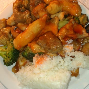 King Buffet - Four seasons chefs choice, the actual size is twice as big as pictured and the orange chicken isnt supposed to be there - Buffets Near Me - Middlesboro, Kentucky