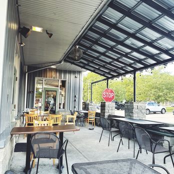Mio's Pizzeria - Plenty of outdoor seating - Bars Near Me - Cincinnati, Ohio