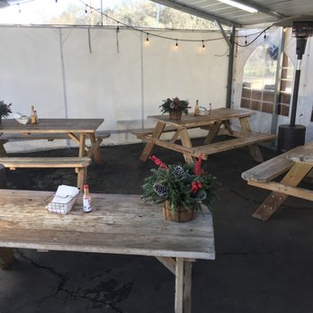 Messy's Tacos - Seating area 1 - Tacos Near Me