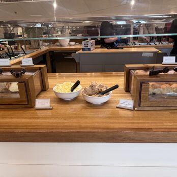 Hershey Farm Resort - Delicious bread and cinnamon butter - Hotels Near Me - Ronks, Pennsylvania
