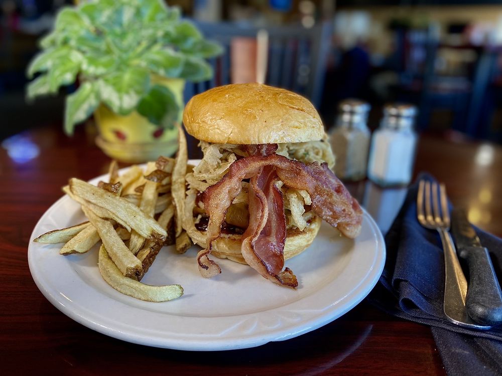 VALLEY HI GRILL AND PUB Updated October 2024 33 Photos & 26 Reviews