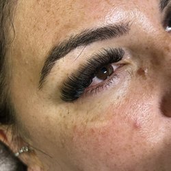 Bombshell Lashes & Spa - VOLUME!!'