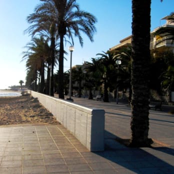 Platja Llarga beach - Platja Llarga - the promenade in Prat de Vilanova (the Passeig de Voramar) - Hotels & Travel Near Me