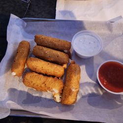 Cedarville Inn - Mozzarella sticks