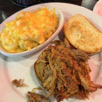 Smokey Bones - Pulled pork with Mac and garlic bread... Thought it was good - Barbeque Near Me - Utica, Michigan Smokey Bones - Pulled pork with Mac and garlic bread... Thought it was good - Barbeque Near Me - Utica, Michigan