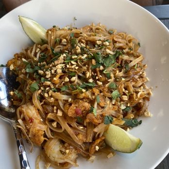 Kona Grill - Pad Thai Noodles* - Sushi Bars Near Me - Liberty Township, Ohio