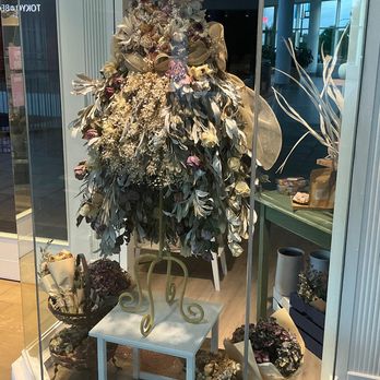 April Flowers - .. closer view of window display (18 May/25). - Florists Near Me - Burnaby, British Columbia