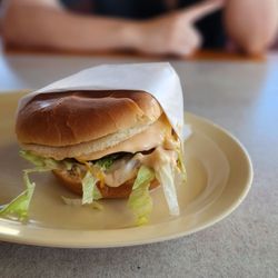 Rick's Drive In & Out - Cheeseburger