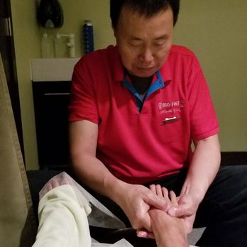 Big Feet - James giving a reflexology - Acupuncture Near Me - Richmond, British Columbia
