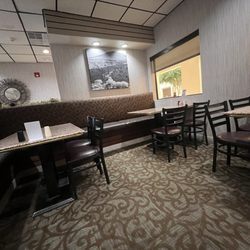Lucky Duck Grill - Inside