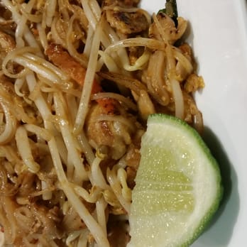 Pho Metro - Chicken pad thai - Vietnamese Near Me - Markham, Ontario