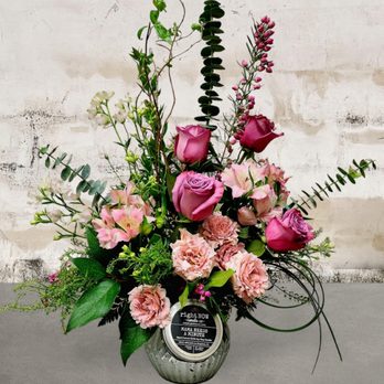 Everything Floral & Gifts - Mama needs a minute for Mother's day. Fragrant flowers & a soy candle gift - Florists Near Me - East Dundee, Illinois