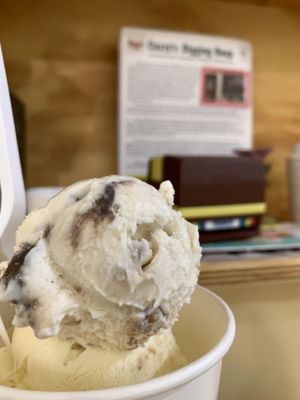 Cuzzy’s Ice Cream Parlor by null