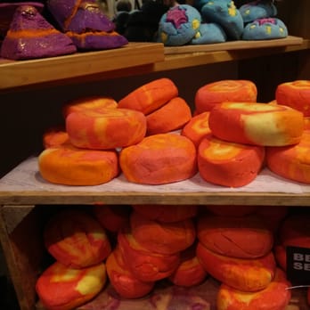 Lush - Farbe pur - Cosmetics & Beauty Supply Near Me - Munich, BY