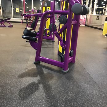 Planet Fitness - Good shoulder machine. - Gyms Near Me - Des Plaines, Illinois