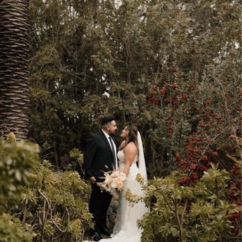 Glorified Hobby - bride bouquet - Floral Designers Near Me Glorified Hobby - bride bouquet - Floral Designers Near Me