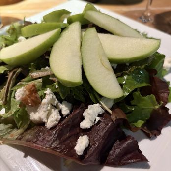 L'Experience Paris - Bellevue - Apple, goat cheese, pecan salad - Bakeries Near Me - Bellevue, Washington