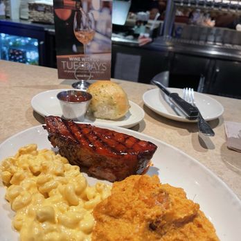 Wood Ranch Valencia - Tri Tip with sweet mashed potatoes and macaroni and cheese - Barbeque Near Me - Stevenson Ranch, California Wood Ranch Valencia - Tri Tip with sweet mashed potatoes and macaroni and cheese - Barbeque Near Me - Stevenson Ranch, California