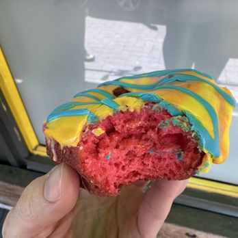 Lee's Donuts - Strawberry lemonade - Donuts Near Me - Vancouver, British Columbia