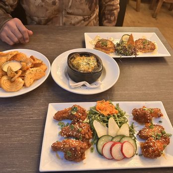 Whiskey Tango - Chicken wings, shepherd pie, crab cakes with fries that have an amazing sauce. - Dance Clubs Near Me - Hood River, Oregon Whiskey Tango - Chicken wings, shepherd pie, crab cakes with fries that have an amazing sauce. - Dance Clubs Near Me - Hood River, Oregon