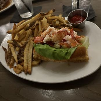 Stockholders - Lobster roll (lots of lettuce ) - Seafood Near Me - Weymouth, Massachusetts