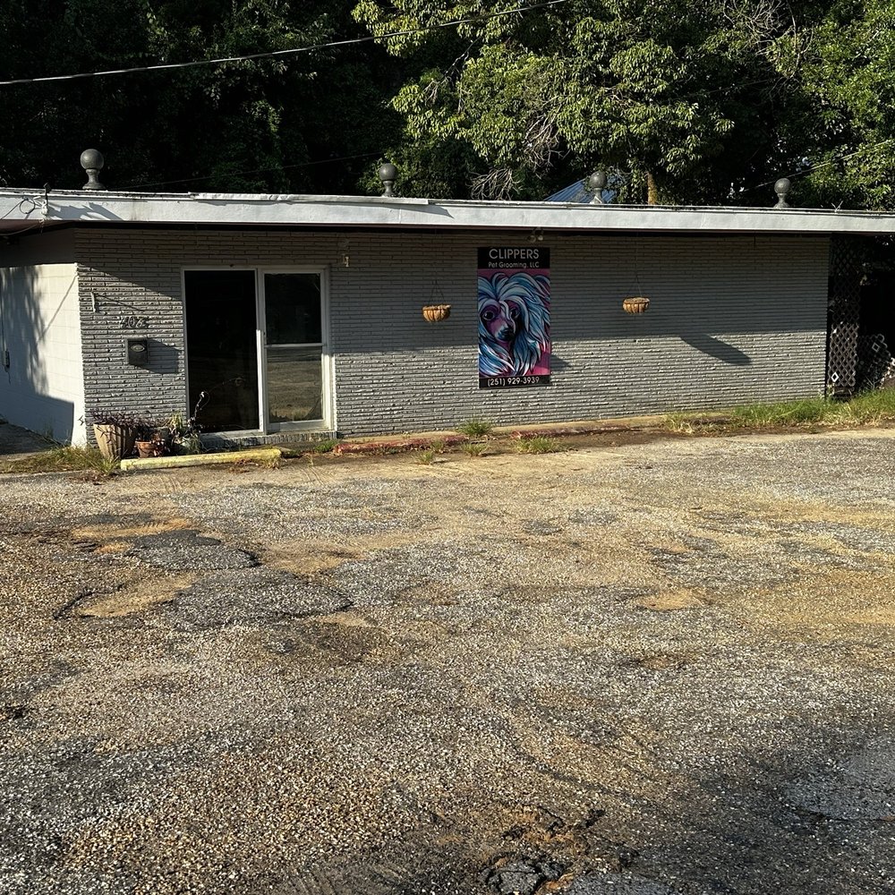Clippers Pet Grooming - Front. Compare to the super old picture that being used to advertise this "business". - Pet Groomers Near Me - Fairhope, Alabama Clippers Pet Grooming - Front. Compare to the super old picture that being used to advertise this "business". - Pet Groomers Near Me - Fairhope, Alabama