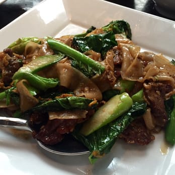 Panvimarn Thai Cuisine - Beef Pad See Ew - Thai Near Me - Long Beach, California Panvimarn Thai Cuisine - Beef Pad See Ew - Thai Near Me - Long Beach, California