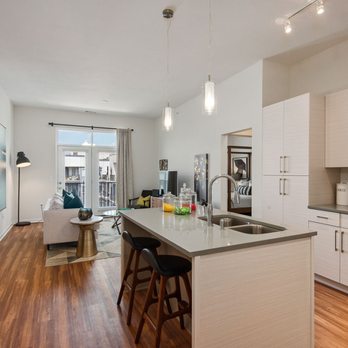 Avenue 80 - Apartments Near Me - Overland Park, Kansas