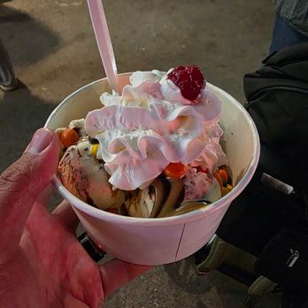 Dumser's Dairyland Restaurant - Super Sundae - Ice Cream & Frozen Yogurt Near Me - Ocean City, Maryland