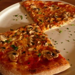 Calabrese Pizzeria - Funghi pizza (tomatoes, cheese, mushrooms)
