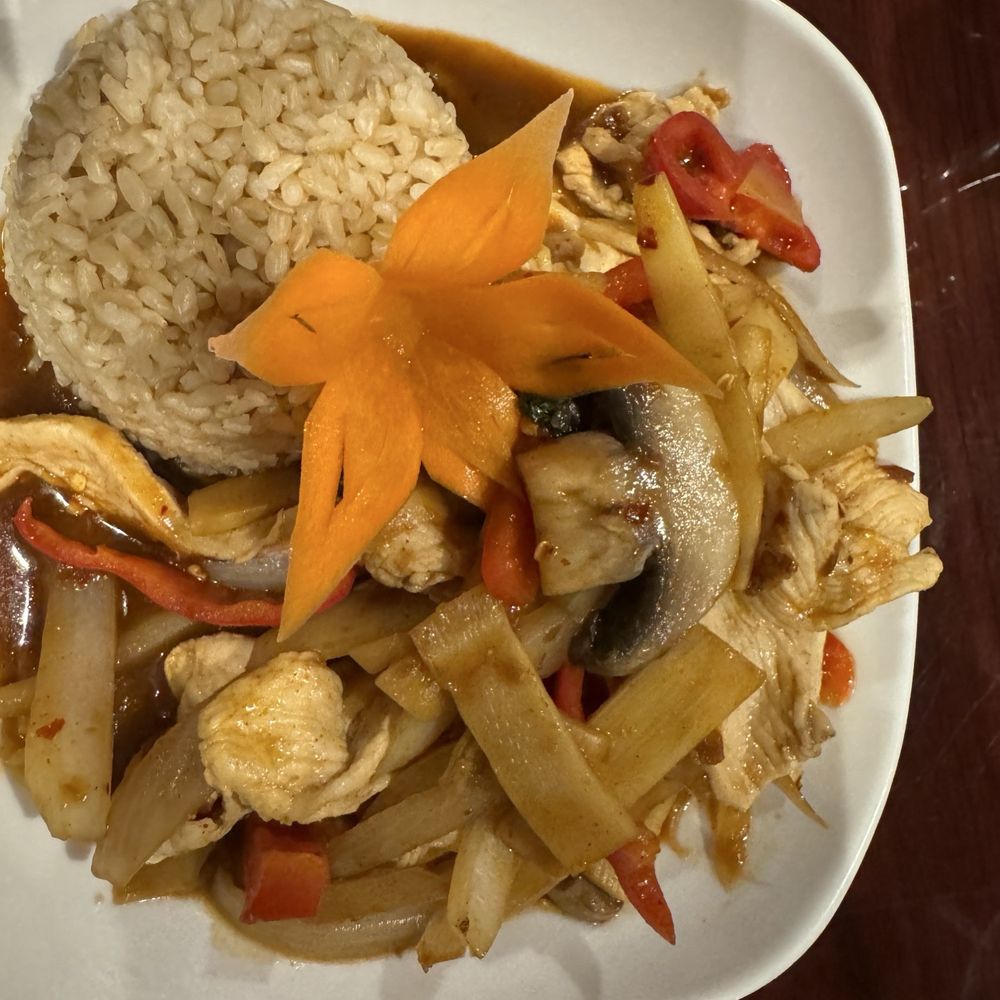 Thai Garden Restaurant - Spicy basil with chicken and brown rice - Thai Near Me - Freeport, Maine Thai Garden Restaurant - Spicy basil with chicken and brown rice - Thai Near Me - Freeport, Maine
