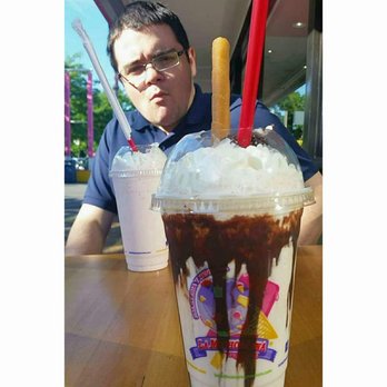 La Michoacana Premium - Shakes at outside seating. - Ice Cream & Frozen Yogurt Near Me - Chicago, Illinois La Michoacana Premium - Shakes at outside seating. - Ice Cream & Frozen Yogurt Near Me - Chicago, Illinois