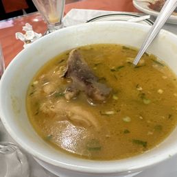 La comida no está buena no volvería ir los jugos excelente
