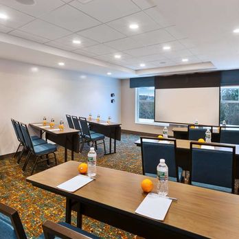 Hampton Inn Cape Cod Canal - Meeting Room - Hotels Near Me - Buzzards Bay, Massachusetts Hampton Inn Cape Cod Canal - Meeting Room - Hotels Near Me - Buzzards Bay, Massachusetts