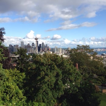 Kerry Park - The trees provide nice foreground in photo - Parks Near Me - Seattle, Washington