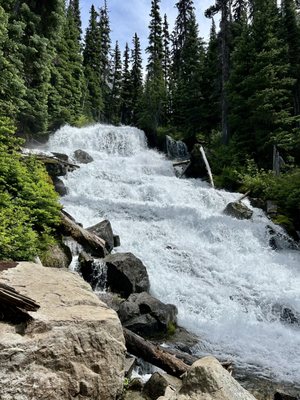 Joffre Lakes Park by null