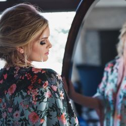 Seamless Photography - Bride- Getting ready.