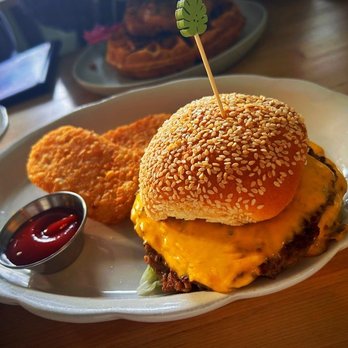 Bunny's Buckets & Bubbles - Brunch Burger (no egg, no bacon) - Chicken Shop Near Me - Baltimore, Maryland