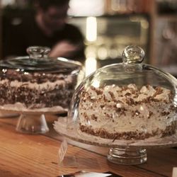 Café Bellíssima - Torta de nozes e torta de chocolate