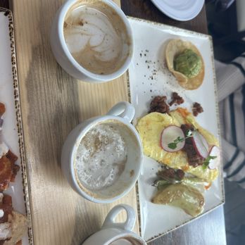 Madres Brunch - Omelette de al pastor - Breakfast & Brunch Near Me - Whittier, California Madres Brunch - Omelette de al pastor - Breakfast & Brunch Near Me - Whittier, California