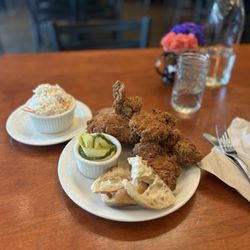 The Easy Otter - Fried chicken and coleslaw