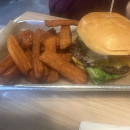 Iconic burger with sweet potato fries Iconic burger with sweet potato fries