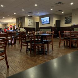 Minsky's Pizza - Dining area.