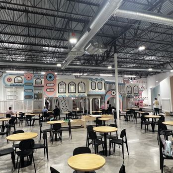 Oh Toodles - Big kids play area and plenty of tables for everyone - Indoor Playcenter Near Me - Conroe, Texas